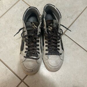 P448 Snake skin high tops